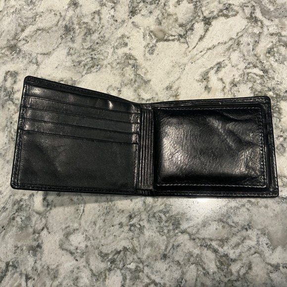 Black Levenger leather wallet with removable ID & card insert - Picture 5 of 10